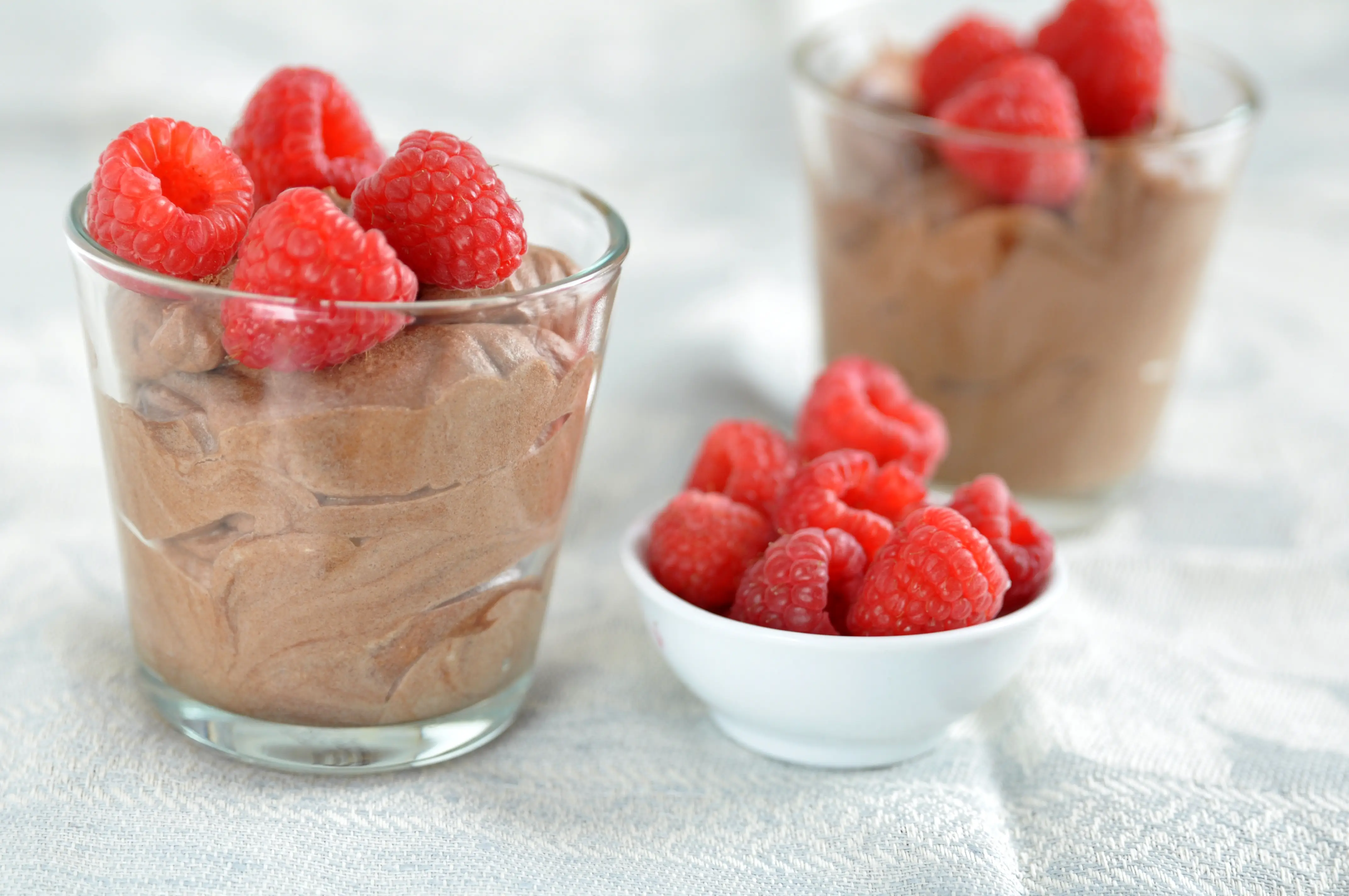 Chocolate protein pudding with raspberries