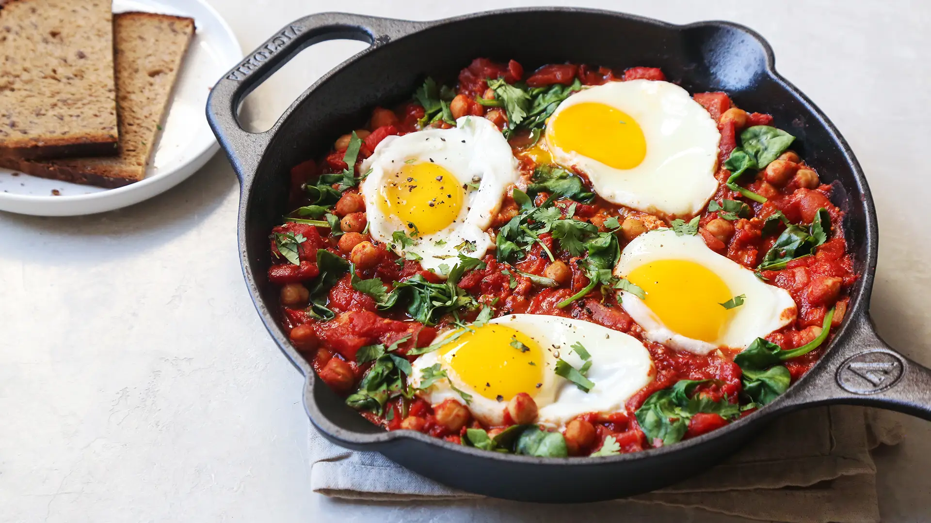 Shakshuka with chickpeas for two