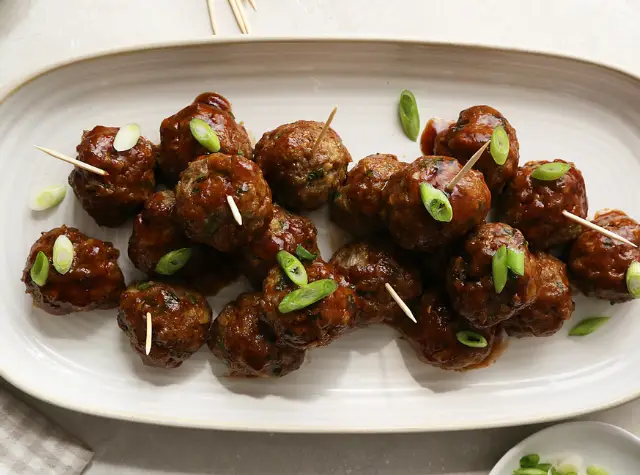 Party meatballs with sweet and sour sauce